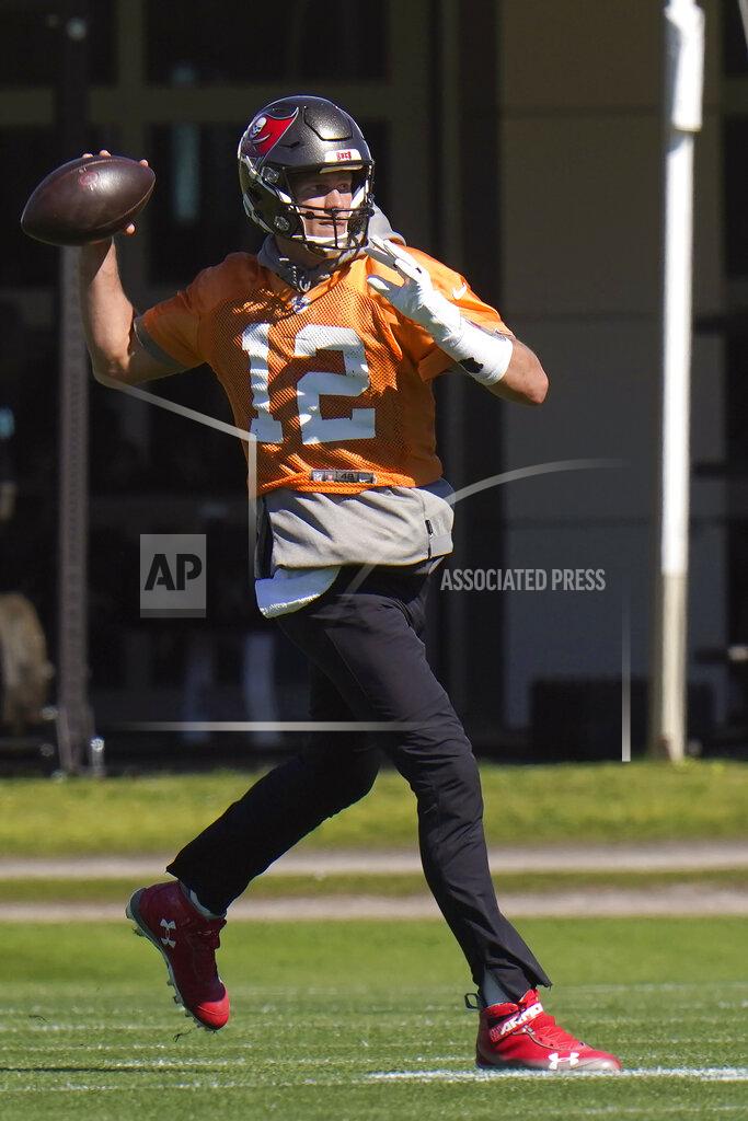 Chris O'meara Tampa Bay Buccaneers quarterback Tom Brady (12) throws a pass during a workout Thursday, Jan. 28, 2021, in Tampa, Fla. The Buccaneers play the Kansas City Chiefs in NFL football Super Bowl LV on Feb. 7. (AP Photo/Chris O'Meara)