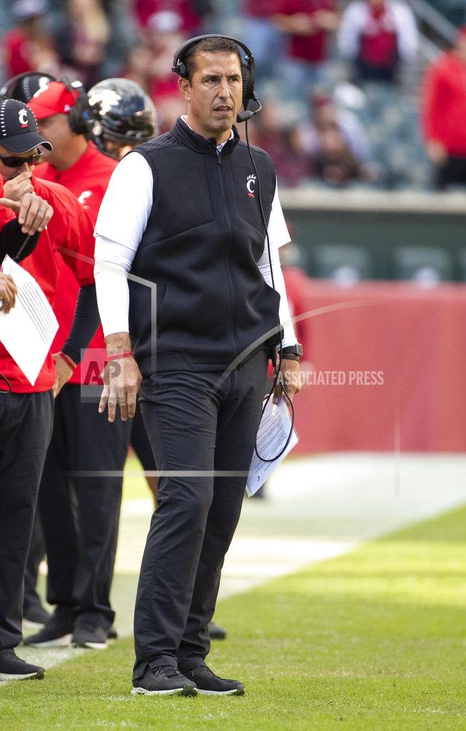 Chris Szagola Cincinnati's head coach Luke Fickell looks on during the overtime period of an NCAA college football against Temple, Saturday, Oct. 20, 2018, in Philadelphia. Temple won 24-17. (AP Photo/Chris Szagola)