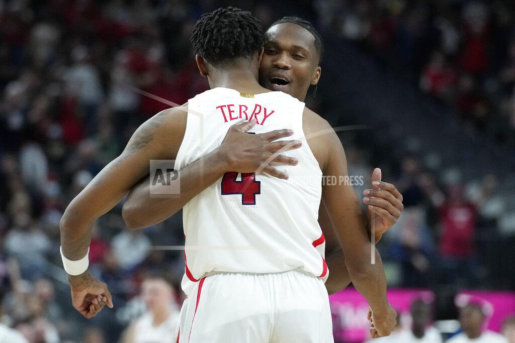 John Locher Arizona's Dalen Terry (4) and Arizona's Bennedict Mathurin (0) embrace during the second half of an NCAA college basketball game against Colorado in the semifinal round of the Pac-12 tournament Friday, March 11, 2022, in Las Vegas. (AP Photo/John Locher)