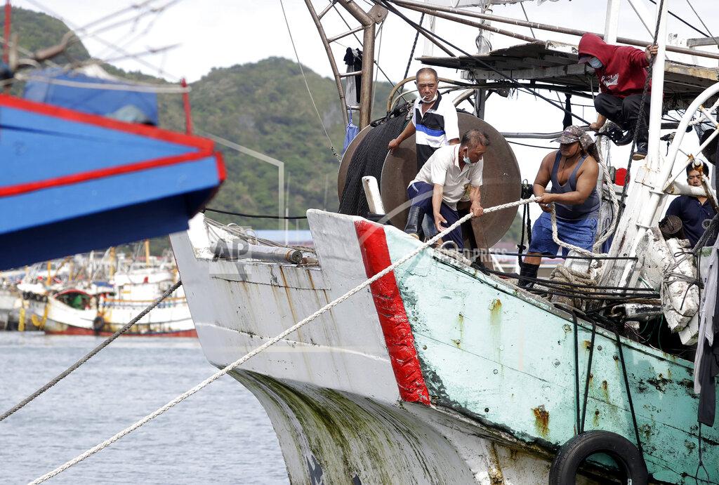 Chiang Ying-Ying Fishermen fasten the boat as Typhoon Chanthu approaches to Taiwan in Keelung, New Taipei City, Taiwan, Saturday, Sept. 11, 2021. Taiwan’s weather bureau warned of high winds and heavy rain as Typhoon Chanthu roared toward the island Saturday and said the storm’s center was likely to pass its east coast instead of hitting land. (AP Photo/Chiang Ying-ying)