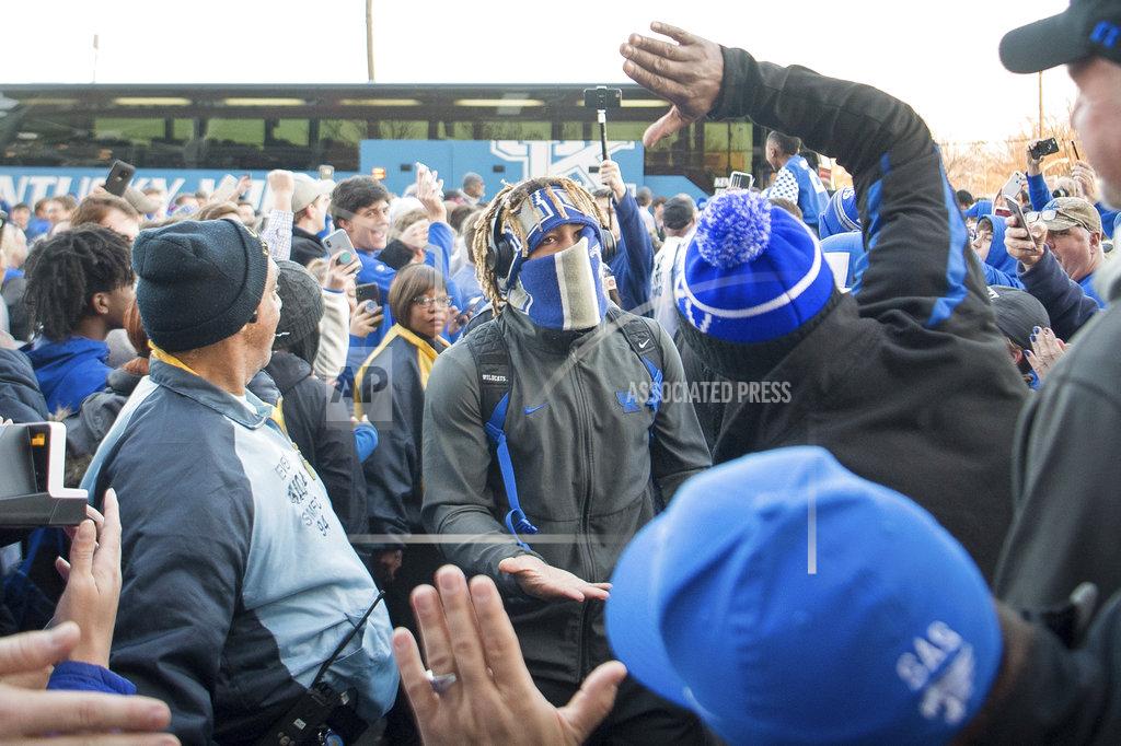 Bryan Woolston Kentucky running back Benny Snell Jr. , his face wrapped in a scarf, greets fans before the NCAA college football game against Louisville in Louisville, Ky., Saturday, Nov. 24, 2018. (AP Photo/Bryan Woolston)