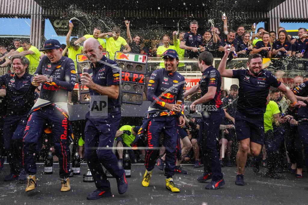 Manu Fernandez Red Bull driver Max Verstappen of the Netherlands, second left, celebrates with members of his team after winning the Spanish Formula One Grand Prix and second placed Red Bull driver Sergio Perez, center, at the Barcelona Catalunya racetrack in Montmelo, Spain, Sunday, May 22, 2022. (AP Photo/Manu Fernandez)