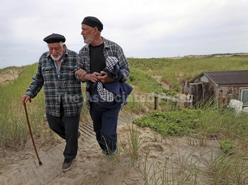 95-year-old painter threatened with eviction from Cape... - Vimarsana News