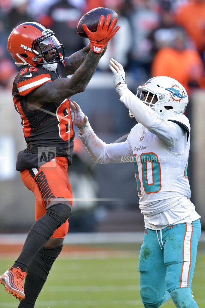 David Richard Cleveland Browns wide receiver Jarvis Landry (80) catches a pass for a first down during the second half of an NFL football game against the Miami Dolphins, Sunday, Nov. 24, 2019, in Cleveland. (AP Photo/David Richard)