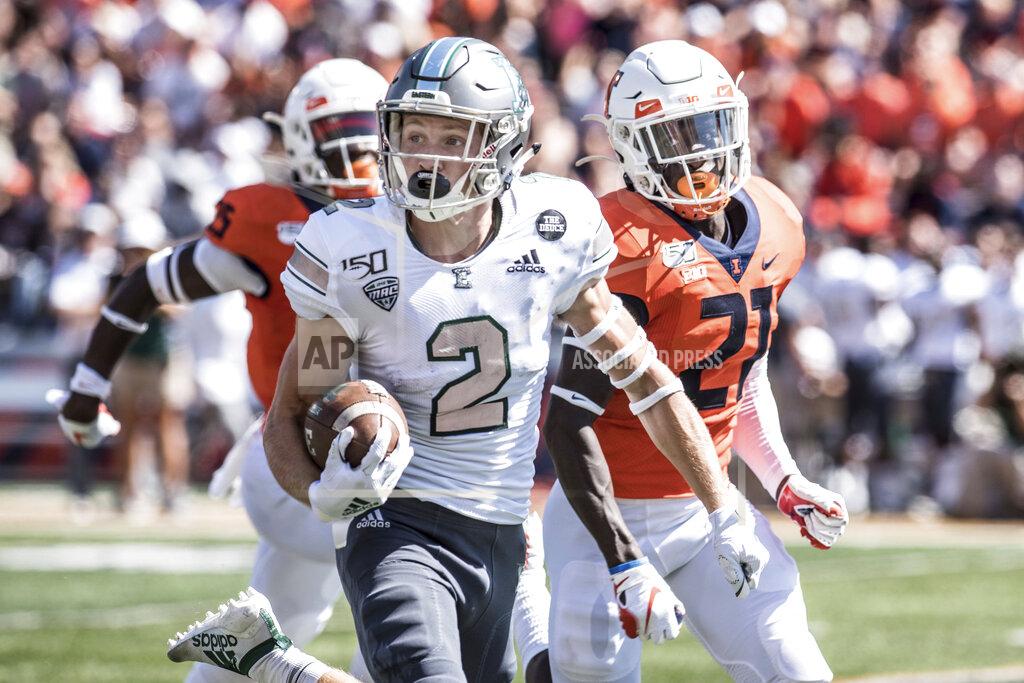 Holly Hart Eastern Michigan's Matthew Sexton (2) heads to the end zone pursued by Illinois's Jartavius Martin (21) in the first half of a NCAA college football game between Illinois and Eastern Michigan, Saturday, Sept.14, 2019, in Champaign, Ill. (AP Photo/Holly Hart)