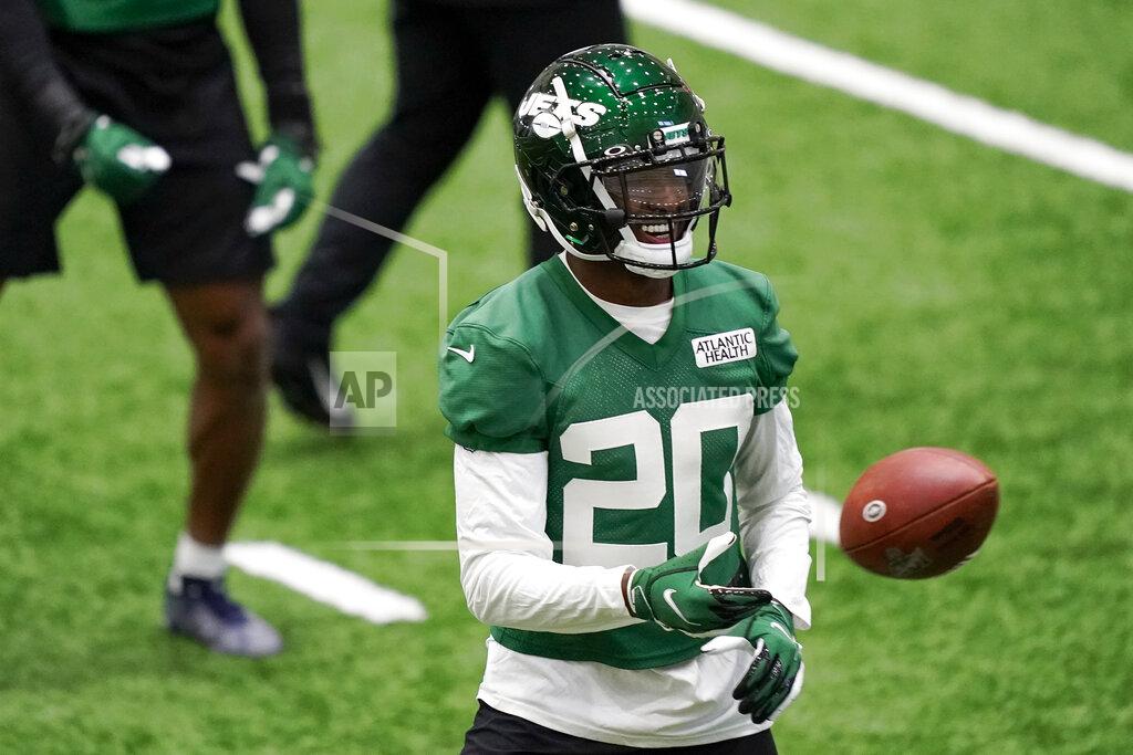 John Minchillo New York Jets' cornerback Sauce Gardner (20) practices during the NFL football team's training camp, Friday, May 6, 2022, in Florham Park, N.J. (AP Photo/John Minchillo)