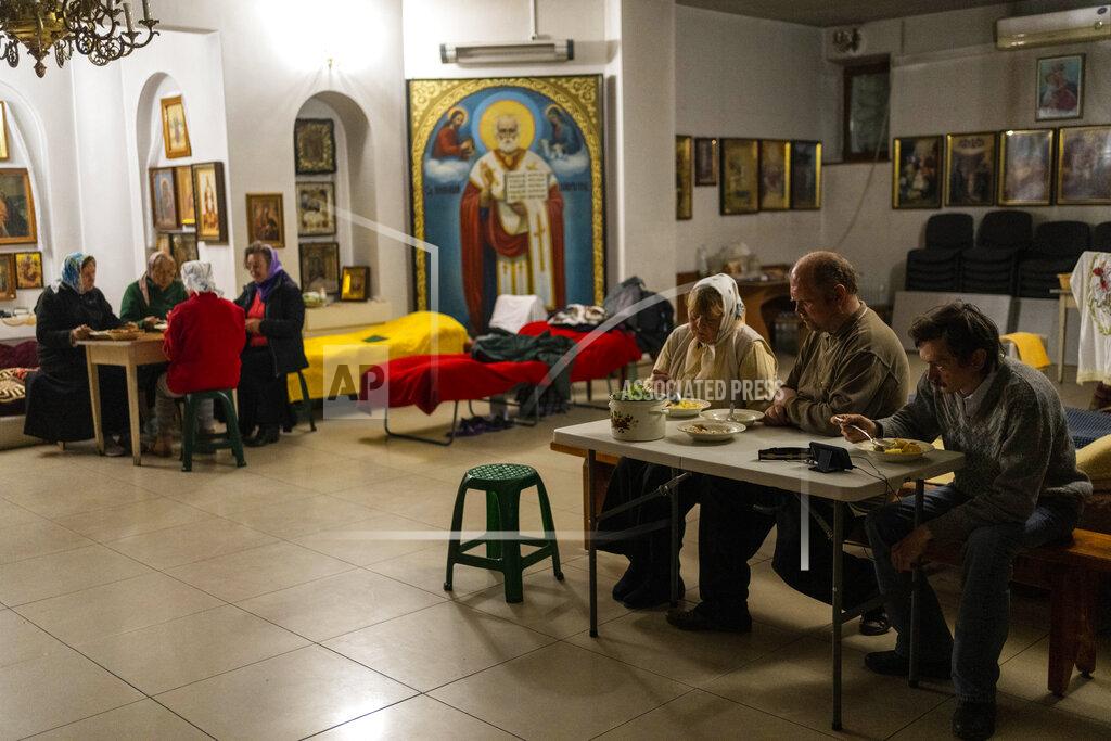 Bernat Armangue Displaced people eat in the basement of a Ukrainian Orthodox church in Kharkiv, eastern Ukraine, Saturday, May 21, 2022. (AP Photo/Bernat Armangue)