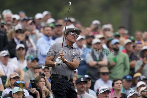 Mickelson back at Masters after year away from Augusta