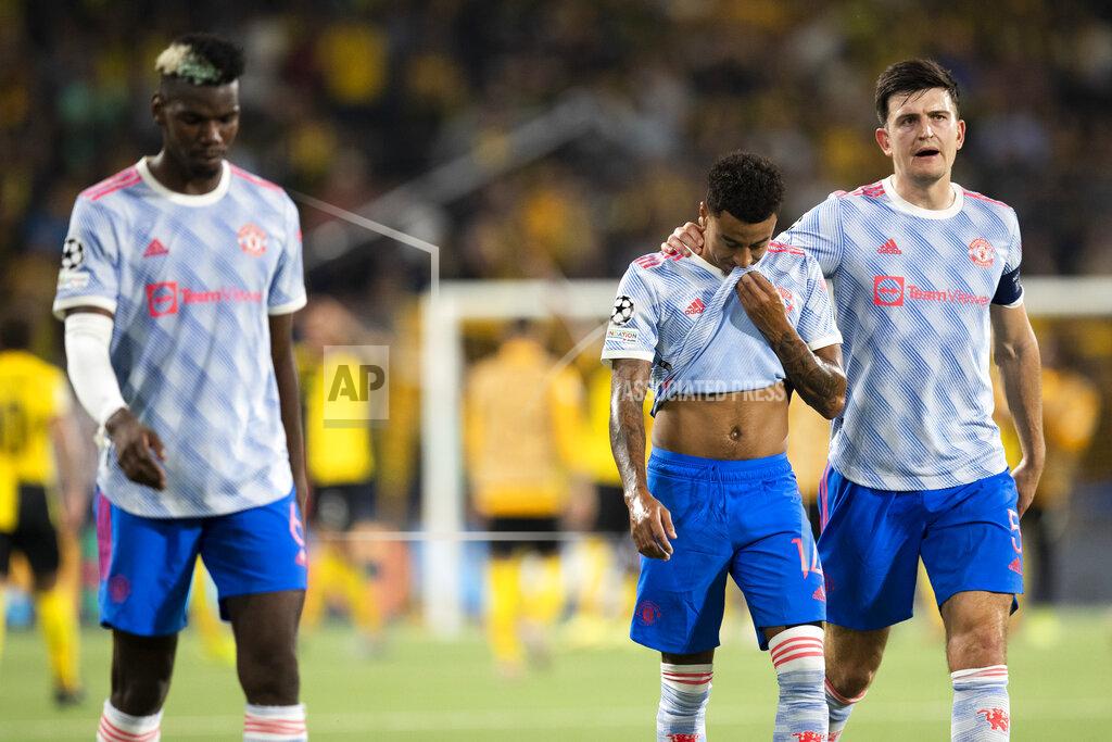 Peter Klaunzer From left, Manchester United's Paul Pogba, Jesse Lingard and Harry Maguire leave the pitch after of the Champions League group F soccer match between BSC Young Boys and Manchester United, at the Wankdorf stadium in Bern, Switzerland, Tuesday, Sept. 14, 2021. (Peter Klaunzer/Keystone via AP)