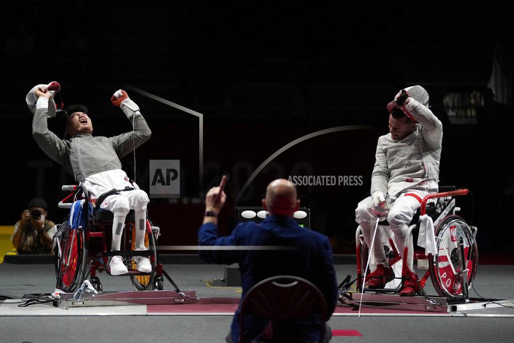 Kiichiro Sato China's Feng Yanke, left, reacts as he won a gold medal a gold medal in men's sabre individual category B against Poland's Adrian Castro at the Tokyo 2020 Paralympic Games, Wednesday, Aug. 25, 2021, in Chiba, Japan. (AP Photo/Kiichiro Sato)