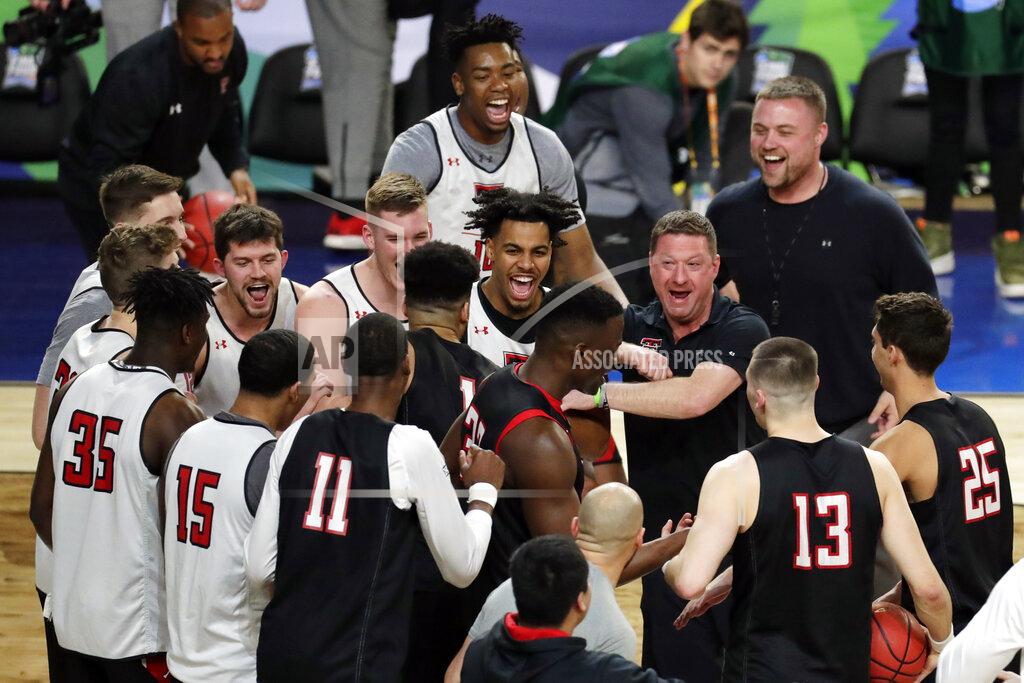 Matt York Texas Tech head coach Chris Beard laughs with his players in a huddle during a practice session for the semifinals of the Final Four NCAA college basketball tournament, Friday, April 5, 2019, in Minneapolis. (AP Photo/Matt York)