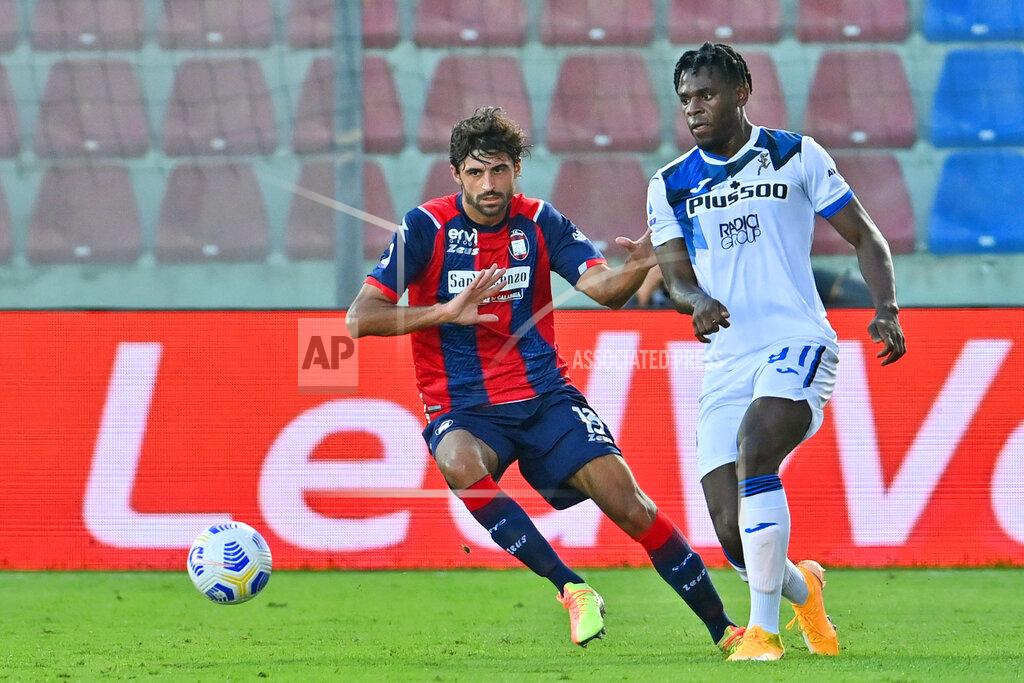 Francesco Mazzitello Crotone's Sebastiano Luperto, left, vies for the ball with Atalanta's Duvan Zapata during a Serie A soccer match between Crotone and Atalanta, in Crotone's Ezio Scida stadium, southern Italy, Saturday, Oct. 31, 2020. (Francesco Mazzitello/LaPresse via AP)