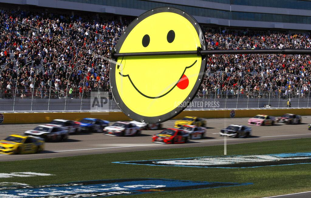 John Locher Cars round the track during a NASCAR Cup Series auto race at Las Vegas Motor Speedway, Sunday, March 3, 2019, in Las Vegas. (AP Photo/John Locher)