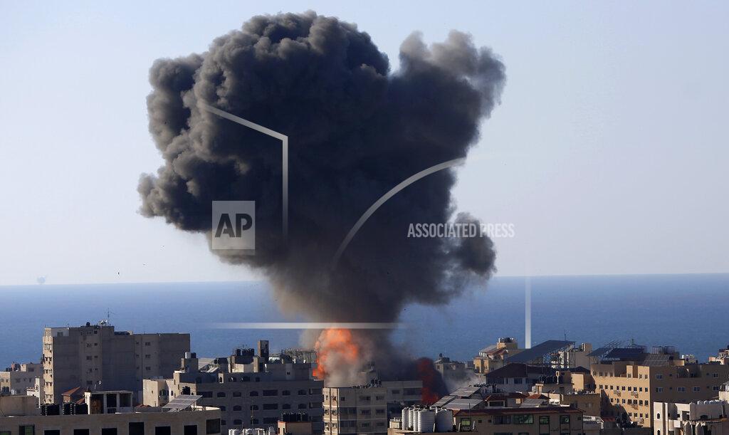 Hatem Moussa Smoke rises following Israeli airstrikes on a building in Gaza City, Friday, May 14, 2021. (AP Photo/Hatem Moussa)