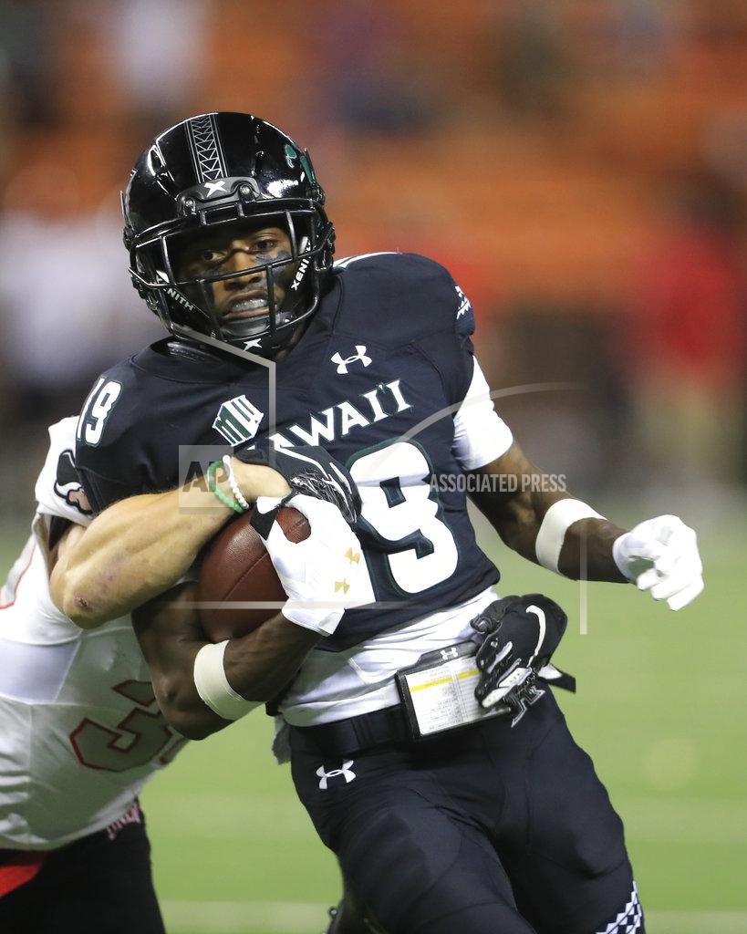 Marco Garcia UNLV defensive back Dalton Baker (33) can't stop Hawaii wide receiver JoJo Ward (19) from making a touchdown to tie the game during the fourth quarter of an NCAA college football game, Saturday, Nov. 17, 2018, in Honolulu. Hawaii would go on to defeat UNLV 35-28. (AP Photo/Marco Garcia)