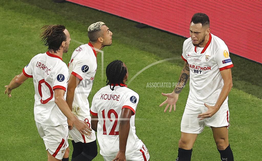 Laszlo Szirtesi Sevilla's Lucas Ocampos, right, celebrates after scoring the opening goal of his team during the UEFA Super Cup soccer match between Bayern Munich and Sevilla at the Puskas Arena in Budapest, Hungary, Thursday, Sept. 24, 2020. (Laszlo Szirtesi/Pool via AP)