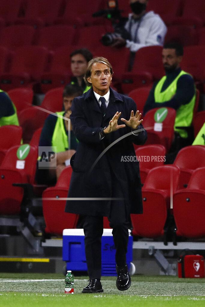 Peter Dejong Italy's coach Roberto Mancini gives directions to his players during the UEFA Nations League soccer match between The Netherlands and Italy at the Johan Cruijff ArenA in Amsterdam, Netherlands, Monday, Sept. 7, 2020. (AP Photo/Peter Dejong)