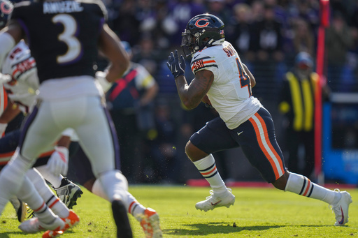 Chicago Bears running back D'Andre Swift (4) scores a touchdown during the second half an NFL football game against the Baltimore Ravens, Sunday, Oct. 26, 2025, in Baltimore. (AP Photo/Stephanie Scarbrough) Chicago Bears running back D'Andre Swift (4) scores a touchdown during the second half an NFL football game against the Baltimore Ravens, Sunday, Oct. 26, 2025, in Baltimore. (AP Photo/Stephanie Scarbrough)