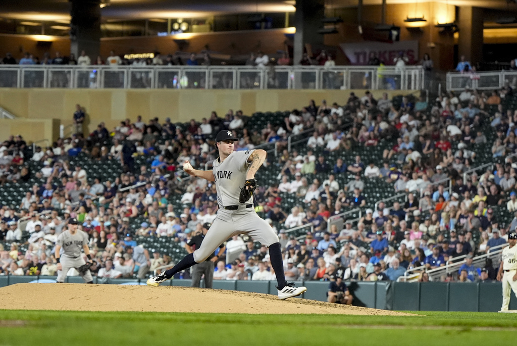 New York Yankees pitcher Cam Schlittler (31) works against the Minnesota Twins in the fourth inning of a baseball game, Tuesday, Sept. 16, 2025, in Minneapolis. (AP Photo/Mike Stewart)