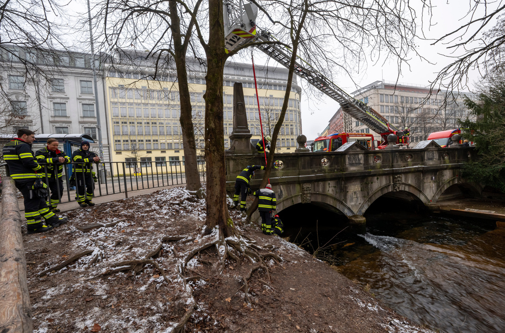 Fire department employees dismantle the installations and devices for an artificial wave on the Eisbach in Munich, Germany, Sunday Dec. 28, 2025. (Peter Kneffel/dpa via AP)