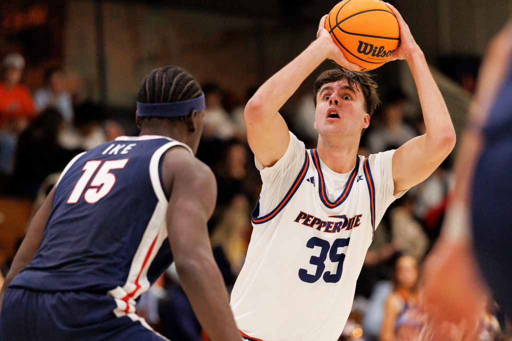 Pepperdine forward Danilo Dozic (35) looks for an open pass during the first half of an NCAA college basketball game, Sunday, Dec. 28, 2025, Malibu, Calif. (AP Photo/Carlin Stiehl)