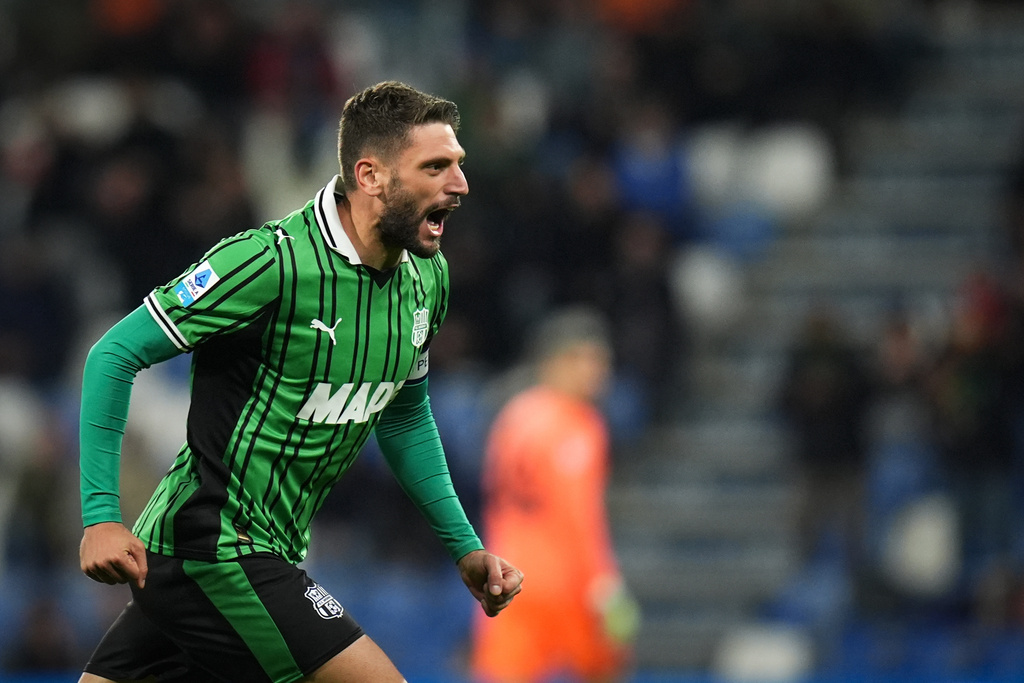 Sassuolo's Domenico Berardi celebrates scoring during the Serie A soccer match between Sassuolo and Genoa in Reggio Emilia, Italy, Monday Nov. 3, 2025. (Massimo Paolone/LaPresse via AP)