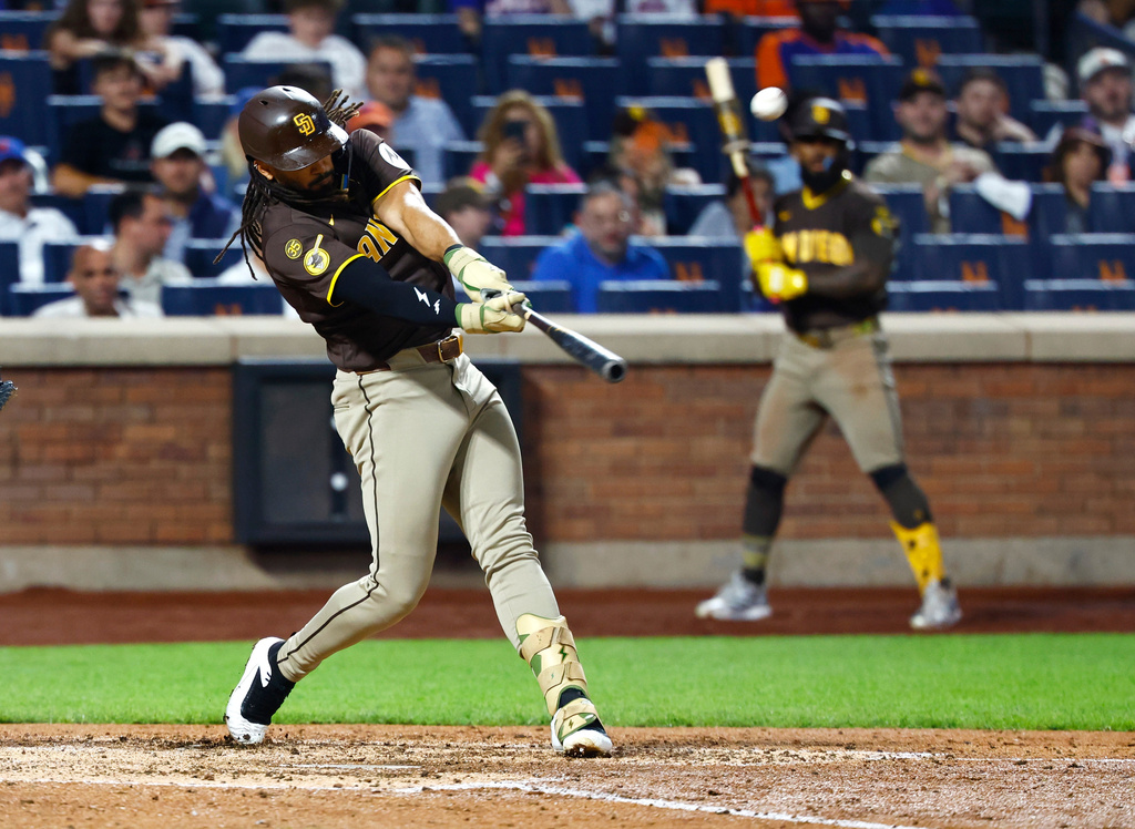 San Diego Padres' Fernando Tatis Jr. hits a two run home run against the New York Mets during the fifth inning of a baseball game, Tuesday, Aug. 18, 2026, in New York. (AP Photo/Noah K. Murray)