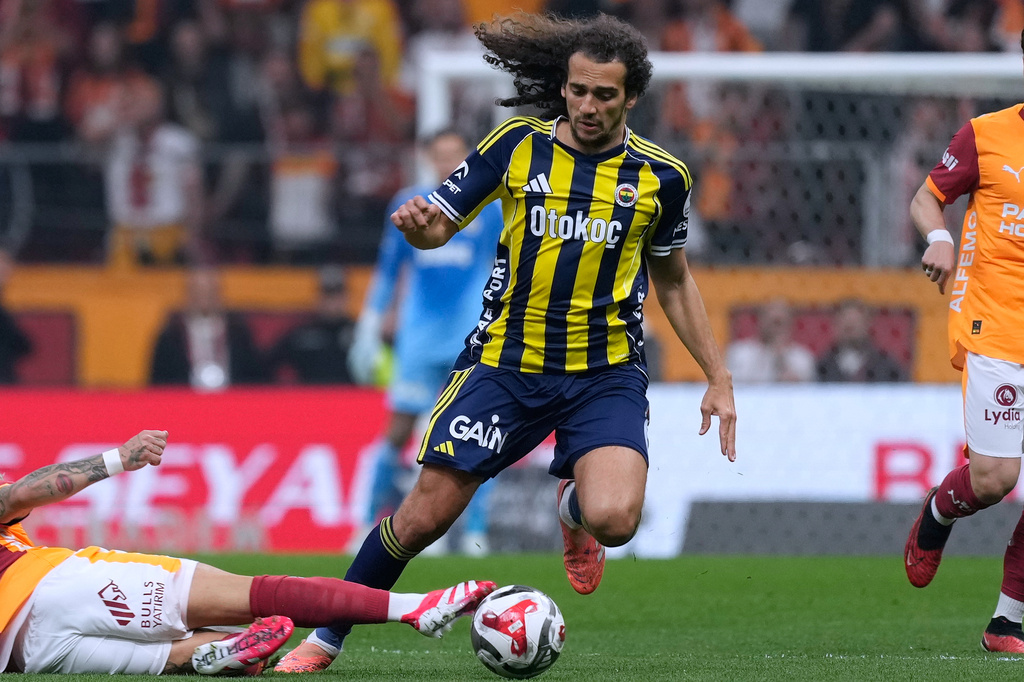 FILE - Fenerbahce's Matteo Guendouzi, right, vies for the ball with Galatasaray's Lucas Torreira during a Turkish Super Lig soccer match between Galatasaray and Fenerbahce in Istanbul, Turkey, Sunday, April 26, 2026. (AP Photo/Khalil Hamra, File)