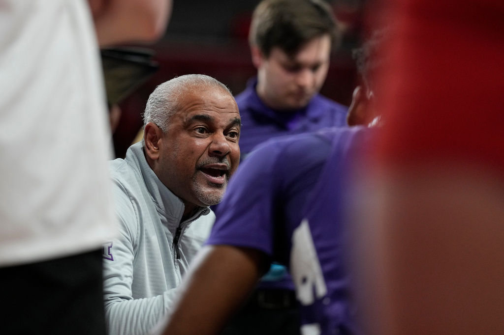 Kansas State head coach Jerome Tang talks to his players during a timeout during the first half of an NCAA college basketball game against Houston, Saturday, Feb. 14, 2026, in Houston. (AP Photo/ Karen Warren)