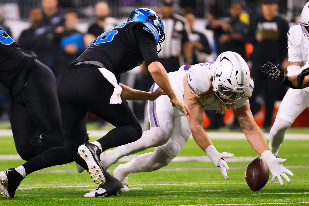 Minnesota Vikings linebacker Andrew van Ginkel, right, recovers a fumble by Detroit Lions quarterback Jared Goff, left, during the first half of an NFL football game, Thursday, Dec. 25, 2025, in Minneapolis. (AP Photo/Bruce Kluckhohn)