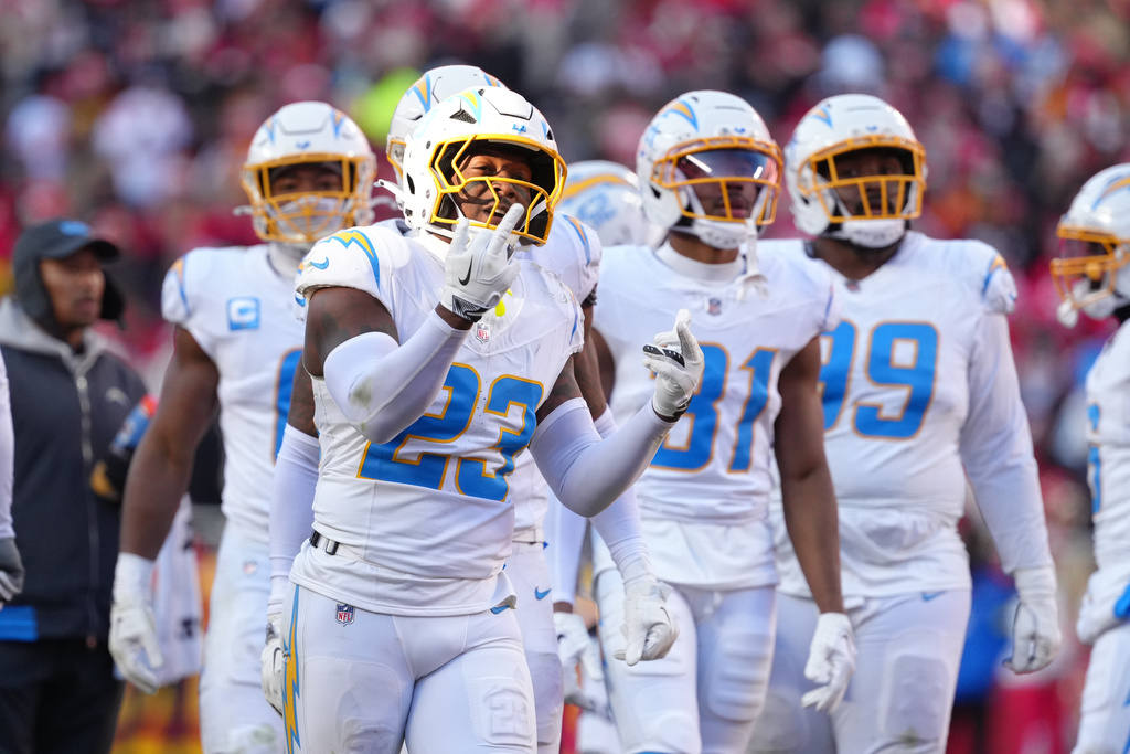 EDS NOTE: OBSCENITY - Los Angeles Chargers safety Tony Jefferson gestures before being ejected during the second half of an NFL football game against the Kansas City Chiefs, Sunday, Dec. 14, 2025, in Kansas City, Mo. (AP Photo/Ed Zurga)