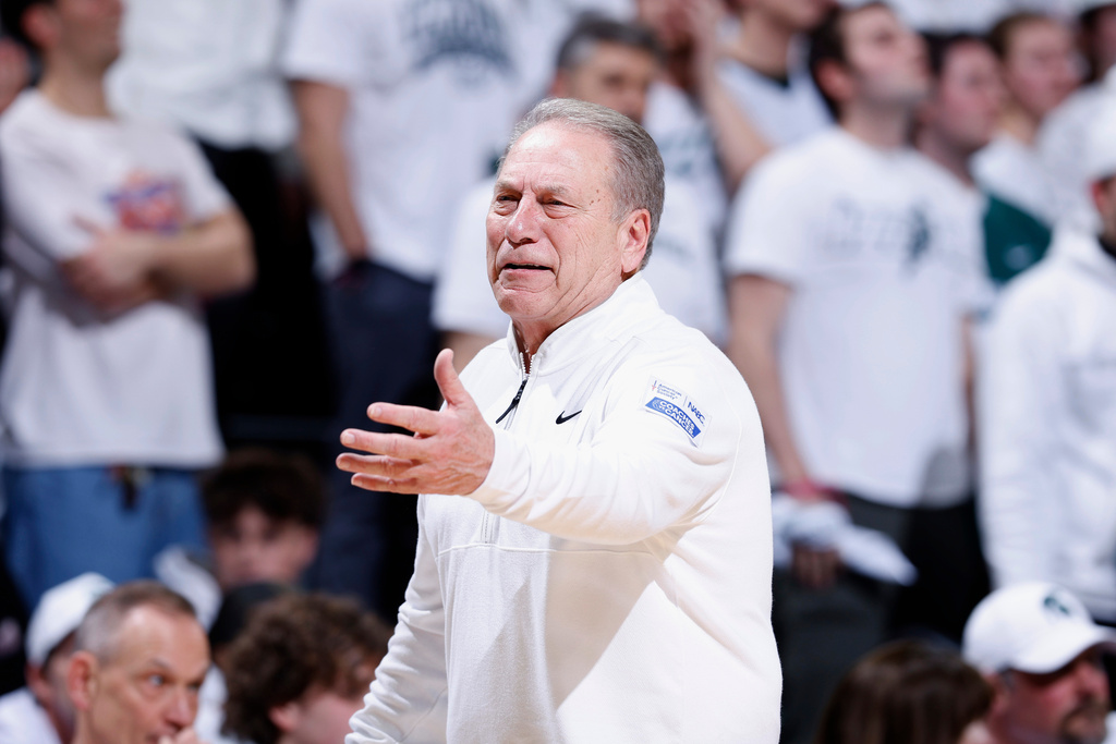 Michigan State coach Tom Izzo reacts during the first half of an NCAA college basketball game, Friday, Jan. 30, 2026, in East Lansing, Mich. (AP Photo/Al Goldis)