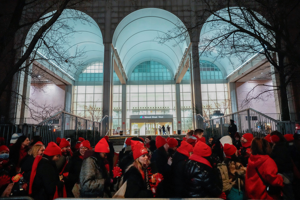 Nurses strike outside Mount Sinai West Hospital, Monday, Jan. 12, 2026, in New York. (AP Photo/Yuki Iwamura)
