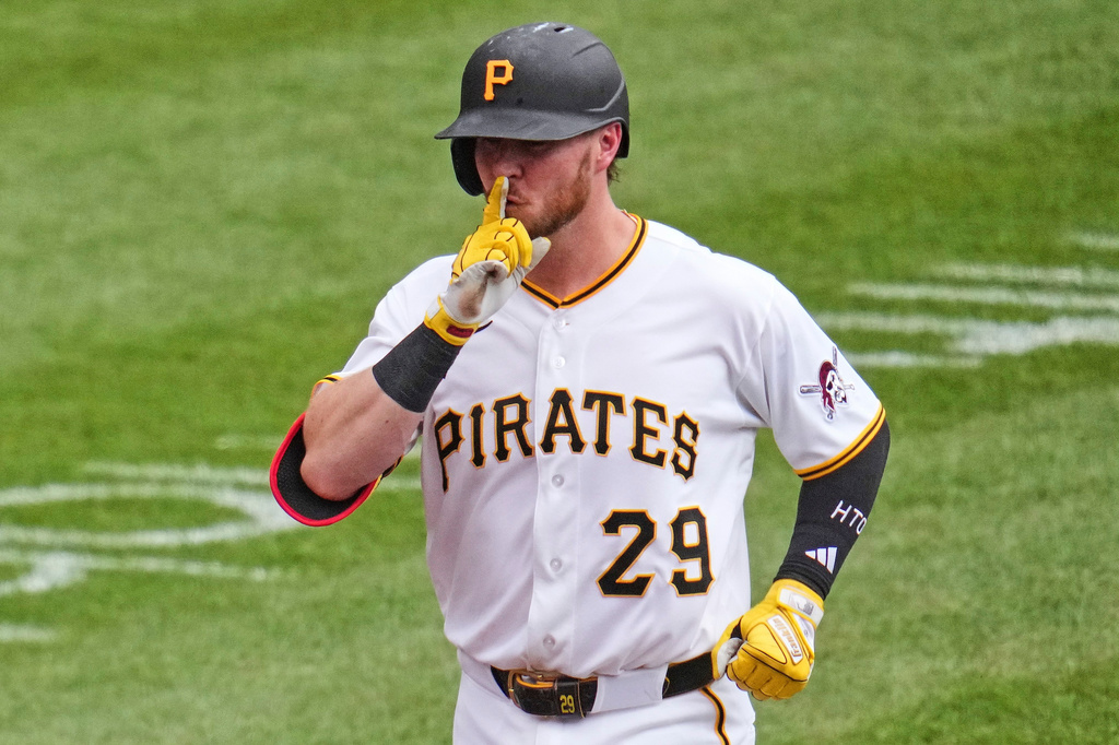 Pittsburgh Pirates' Ryan O'Hearn rounds the bases after hitting a grand slam off Chicago Cubs pitcher Jameson Taillon during the third inning of a baseball game in Pittsburgh, Sunday, July 26, 2026. (AP Photo/Gene J. Puskar)