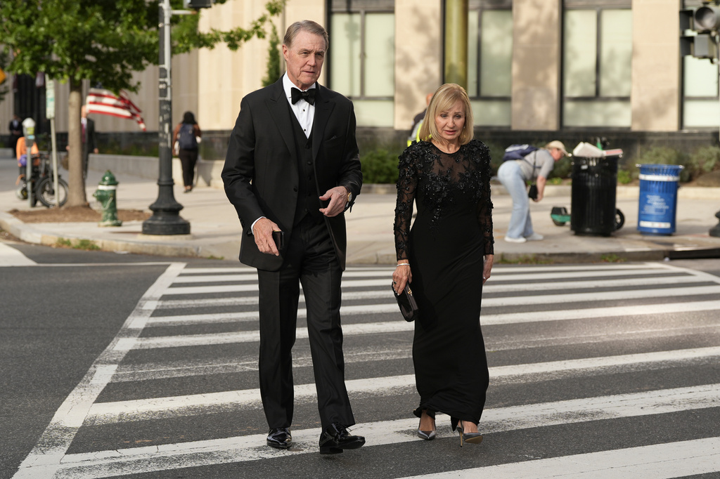 U.S. Ambassador to China David Perdue, left, and his wife Bonnie Perdue walk to the White House to attend a state dinner hosted for China's President Xi Jinping, Thursday, Sept. 24, 2026, in Washington. (AP Photo/Carolyn Kaster)