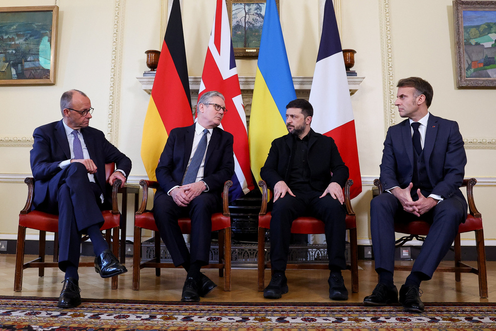 From left, German Chancellor Friedrich Merz, British Prime Minister Keir Starmer, Ukrainian President Volodymyr Zelenskyy and French President Emmanuel Macron meet at 10 Downing Street, in London, Monday, Dec. 8, 2025. (Toby Melville/Pool Photo via AP)