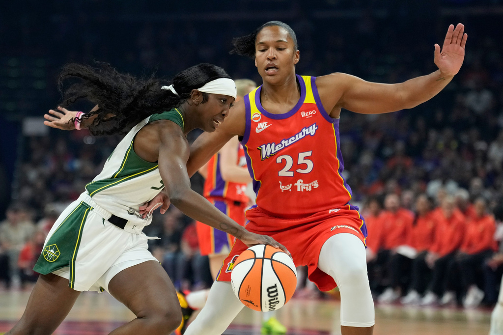 Seattle Storm guard Flau'jae Johnson, left, drives to the basket against Phoenix Mercury forward Alyssa Thomas (25) during the first half of a WNBA basketball game, Thursday, July 2, 2026, in Phoenix. (AP Photo/Ross D. Franklin)
