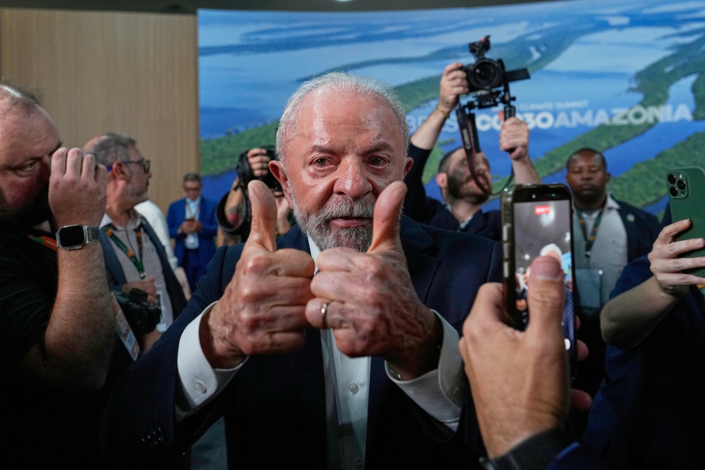 Brazil President Luiz Inacio Lula da Silva flashes two thumbs-up during the COP30 U.N. Climate Summit in Belem, Brazil, Friday, Nov. 7, 2025. (AP Photo/Eraldo Peres)