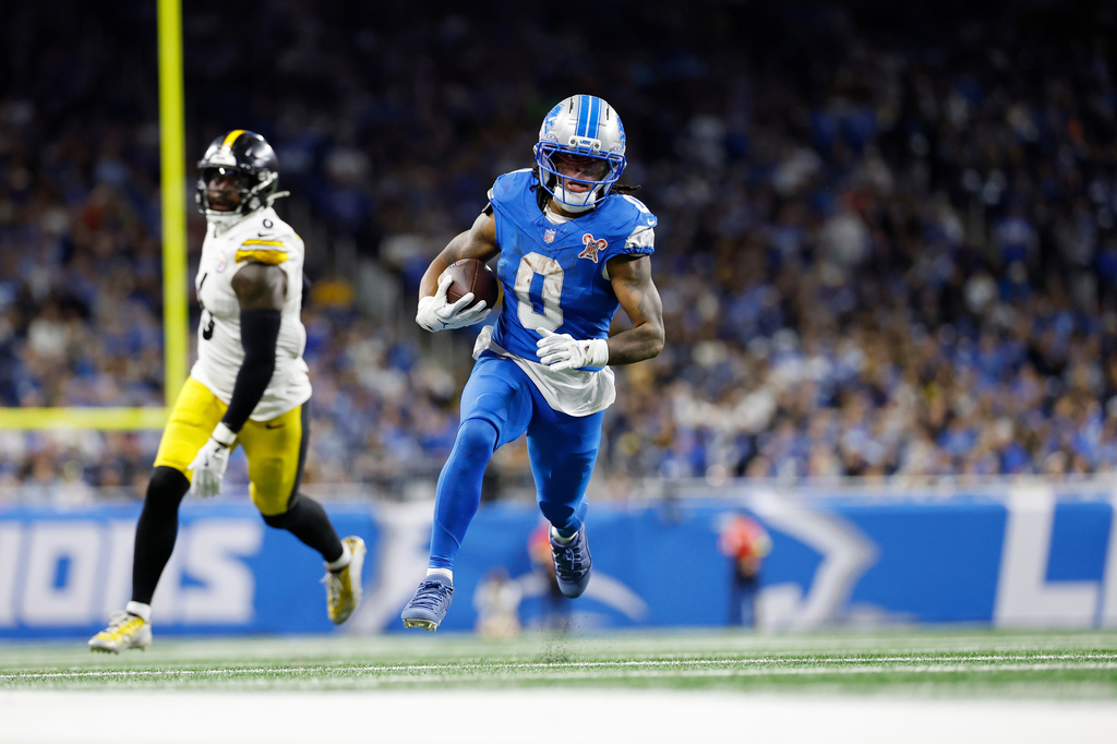 FILE - Detroit Lions' Jahmyr Gibbs plays during the second half of an NFL football game against the Pittsburgh Steelers, on Dec. 21, 2025, in Detroit. (AP Photo/Rey Del Rio, File)