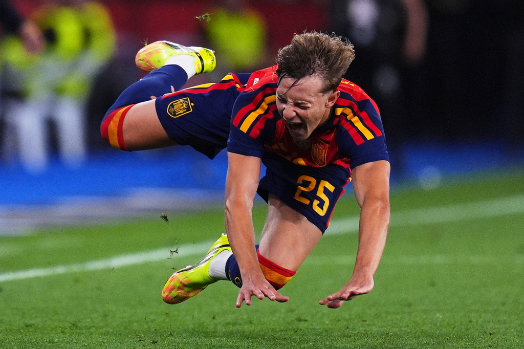 Spain's Jesús Rodriguez grimaces in pain during an international friendly soccer match against Iraq in A Coruna, Spain, Thursday, June 4, 2026. (AP Photo/Manu Fernandez)