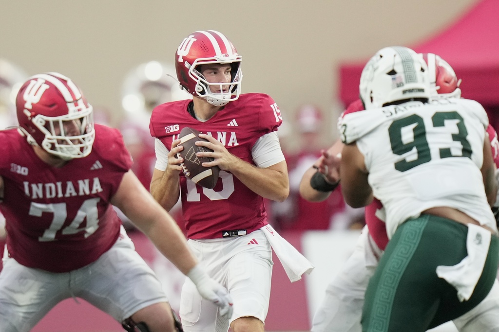 Indiana quarterback Fernando Mendoza (15) looks to throw during the first half of an NCAA college football game against the Michigan State, Saturday, Oct. 18, 2025, in Bloomington, Ind. (AP Photo/AJ Mast)