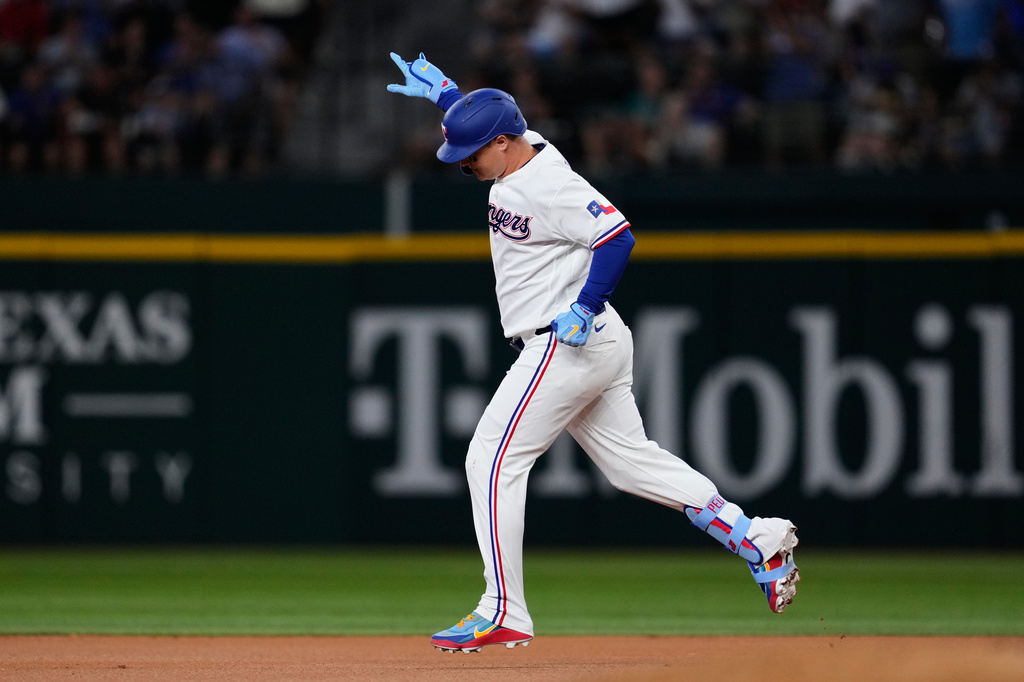Texas Rangers' Joc Pederson celebrates his solo home run in the first inning of a baseball game against the Seattle Mariners in Arlington, Texas, Monday, July 27, 2026. (AP Photo/Tony Gutierrez)
