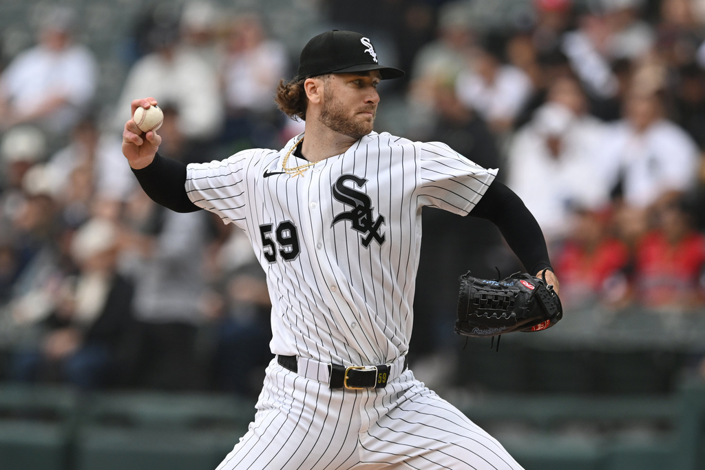 Chicago White Sox starter Sean Burke delivers a pitch during the first inning of a baseball game against the Detroit Tigers Saturday, Sept. 19, 2026, in Chicago. (AP Photo/Paul Beaty)