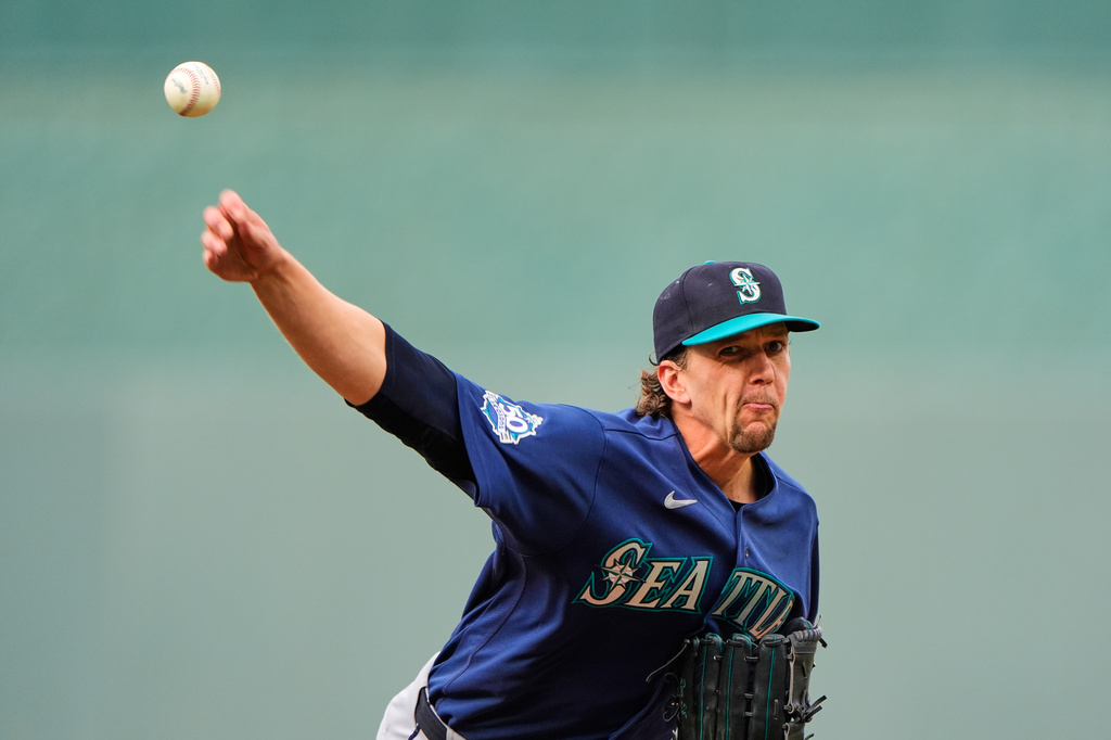 Seattle Mariners starting pitcher Logan Gilbert throws during the first inning of a baseball game against the Kansas City Royals, Friday, May 22, 2026, in Kansas City, Mo. (AP Photo/Charlie Riedel)