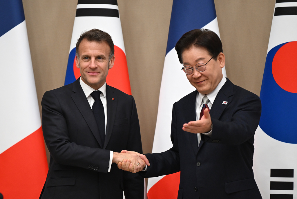 French President Emmanuel Macron shakes hands with South Korean President Lee Jae Myung during their meeting at the Blue House in Seoul, South Korea, Friday, April 3, 2026. (Jung Yeon-je/Pool Photo via AP)