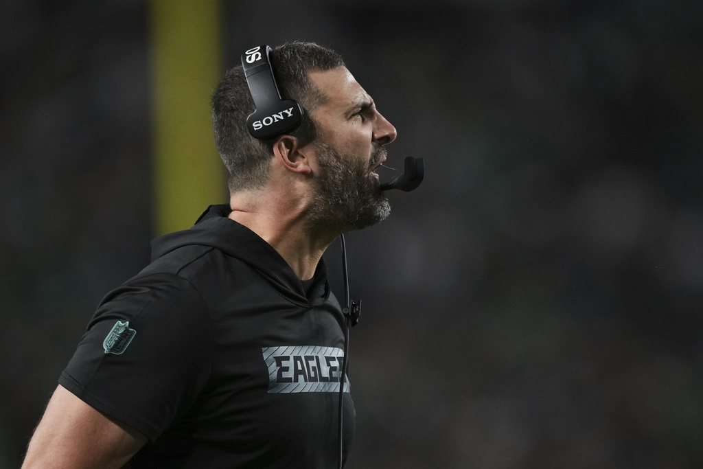 Philadelphia Eagles head coach Nick Sirianni reacts to play agianst the Dallas Cowboys in the first half of an NFL football game Thursday, Sept. 4, 2025, in Philadelphia. (AP Photo/Matt Slocum)