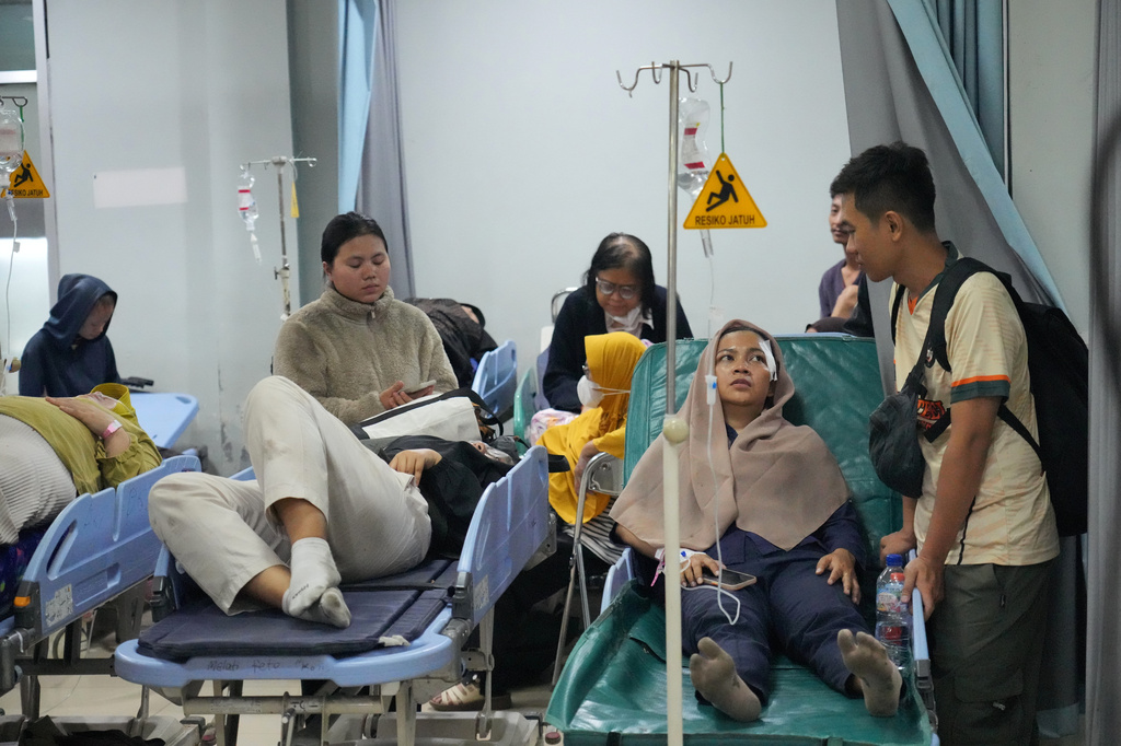 People who are injured in a train collision are treated at a hospital, in Bekasi, Indonesia, Tuesday, April 28, 2026. (AP Photo/Achmad Ibrahim)