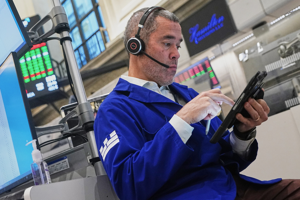 Options trader Justin Kanda works on the floor of the New York Stock Exchange, Tuesday, Nov. 18, 2025. (AP Photo/Richard Drew)