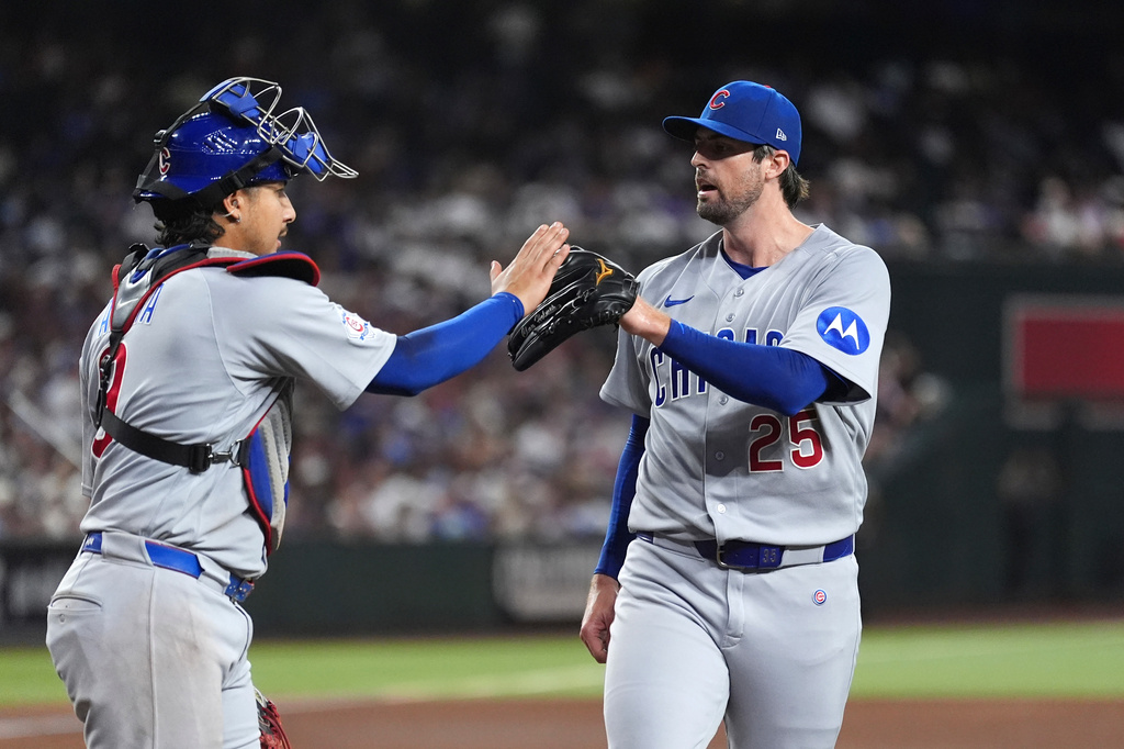 Chicago Cubs pitcher Clay Holmes (25) celebrates retiring the Arizona Diamondbacks with Cubs catcher Miguel Amaya, left, during the sixth inning of a baseball game, Tuesday, Aug. 25, 2026, in Phoenix. (AP Photo/Ross D. Franklin)