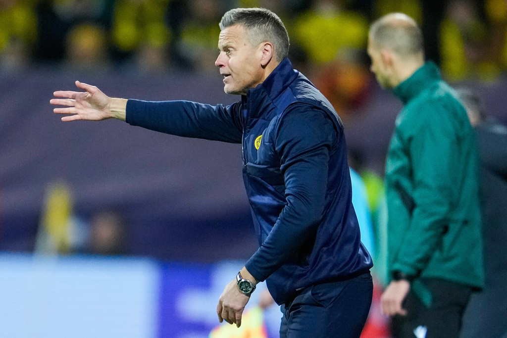 Bodo/Glimt's coach Kjetil Knutsen gives instructions during the Champions League soccer match between Bodo/Glimt and Sporting Lisbon, in Bodo, Norway, Wednesday March 11, 2026. (Fredrik Varfjell/NTB Scanpix via AP)